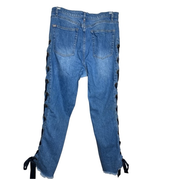 Alice + Olivia  Shayne Lace Up Ribbon Jean Size: 30 - Picture 10 of 14